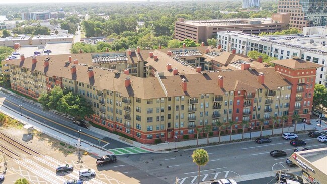 Building Photo - 911 N Orange Ave