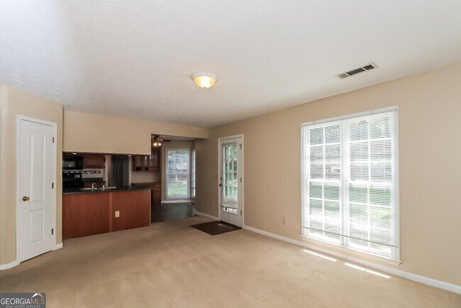 Building Photo - 2885 Summit View Ct