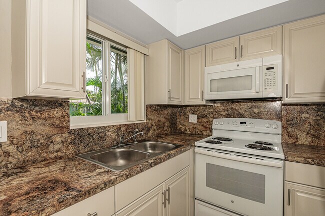 Building Photo - 2170 NE 44th St