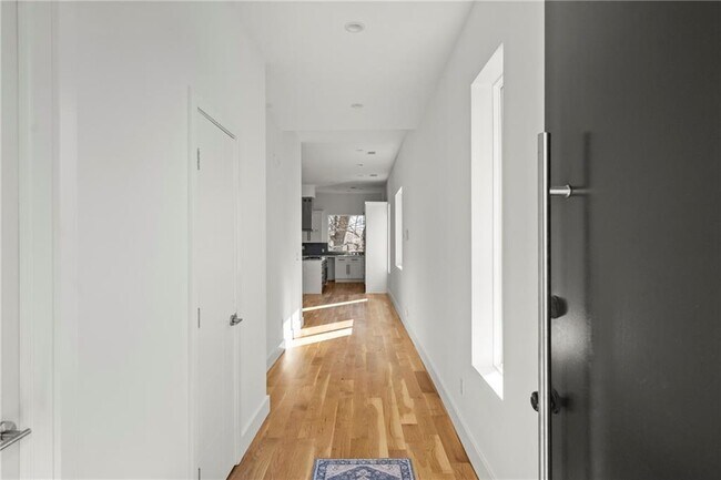 Foto del edificio - 145 Hutchinson St NE