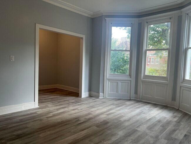 Building Photo - 146 Bentley Ave