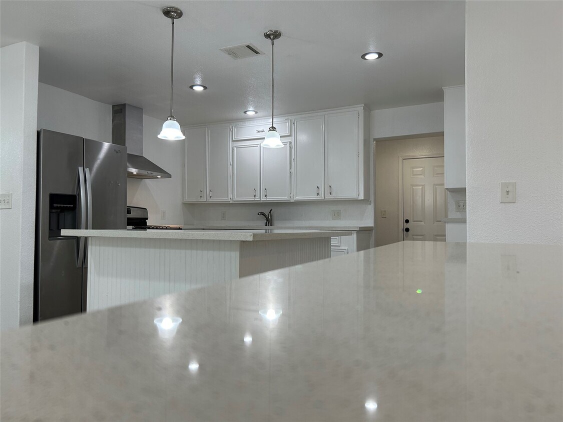 Foto principal - 7410 Allsup St