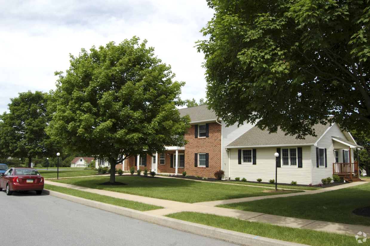 Building Photo - Willow Woods Village