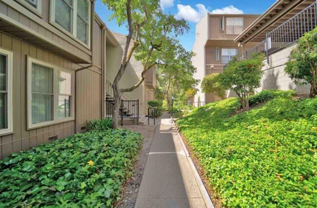Building Photo - 2083 Ascot Drive, Unit 133