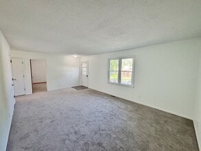 Building Photo - 802 N College St