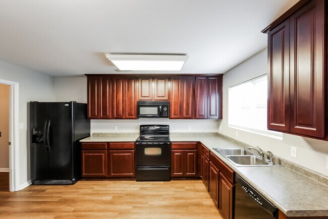 Building Photo - 146 Farmington Dr