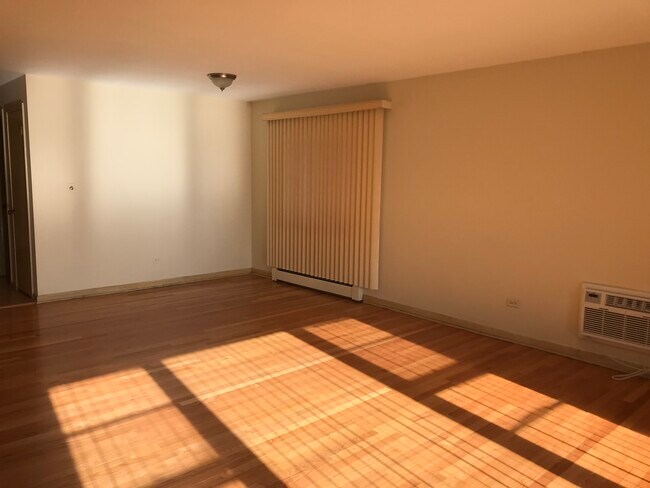 Foto del edificio - 8648 W Carmen Ave