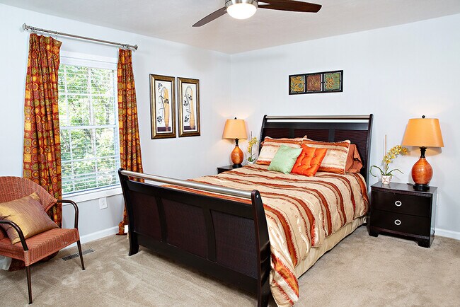 Foto del edificio - Haw Creek Mews Apartments and Townhomes