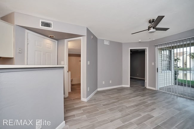 Building Photo - 1801 Island Club Dr