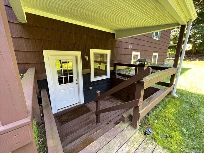 Foto del edificio - 328 E Broadway