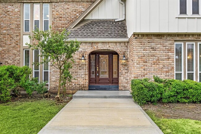 Building Photo - 15726 Walkwood Dr