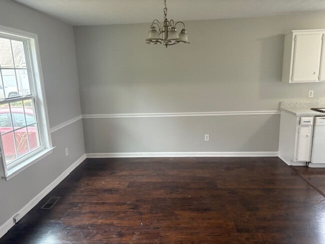 Building Photo - LaVergne-3BR/2BA-1250 SF