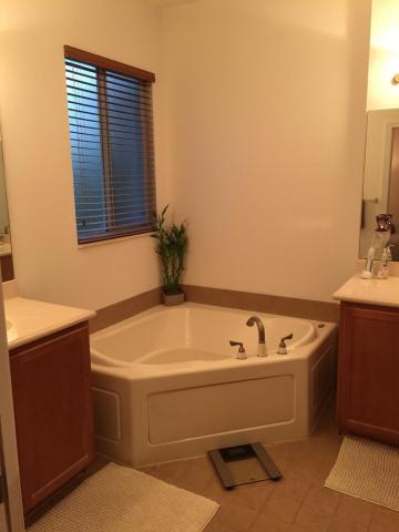 Building Photo - 3152 N Greenleaf Cir
