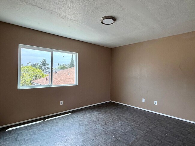 Foto del edificio - 345 E 83rd St