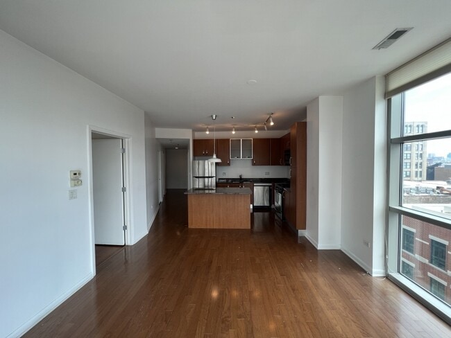 Building Photo - 225 S Sangamon St