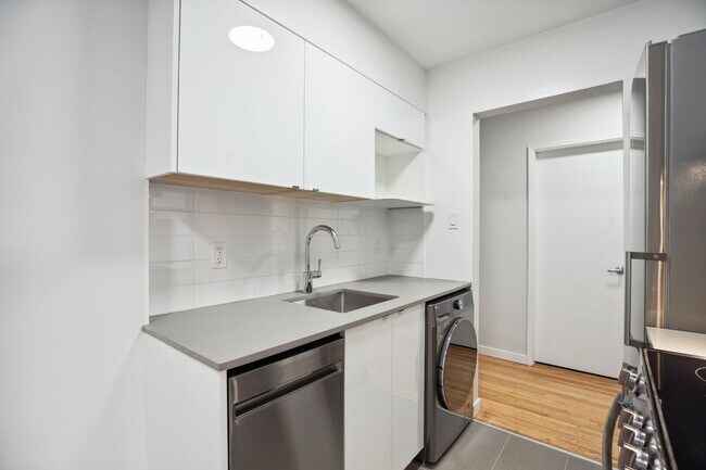 Building Photo - Casa Bella