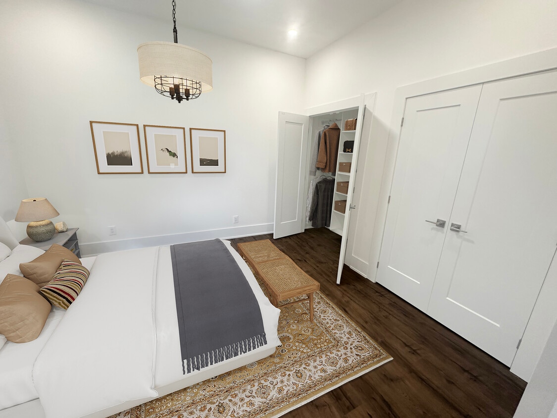 Primary Photo - Plaza Court