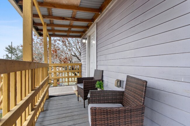 Building Photo - 2219 Almonaster Ave