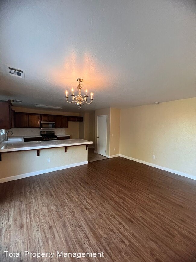 Building Photo - 4 br, 2.5 bath House - 2956 Sauvignon St.