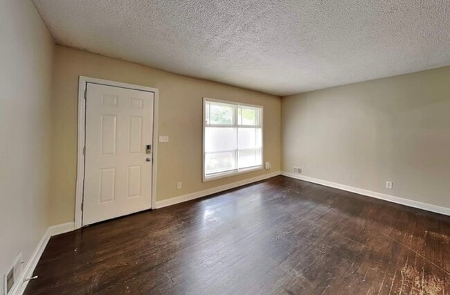 Building Photo - 2751 Flagstone Dr SE