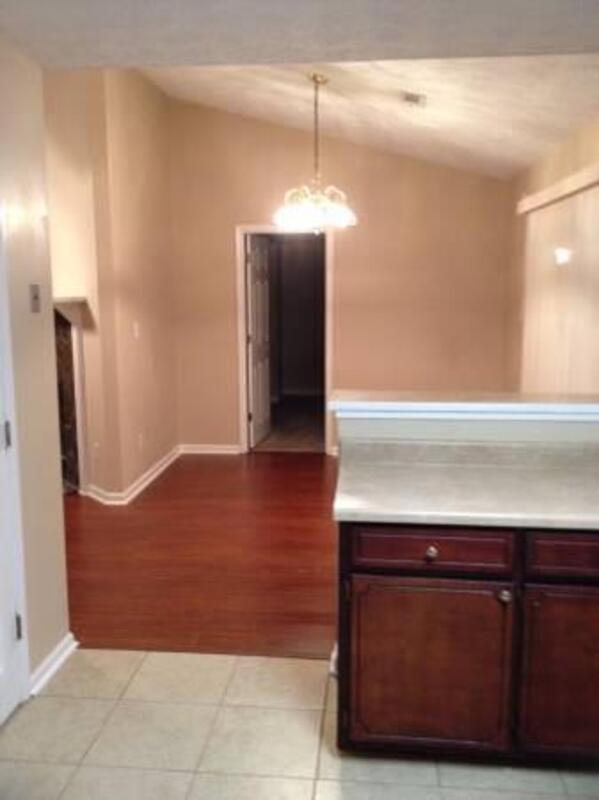 Foto del edificio - 2630 Teakwood Ln