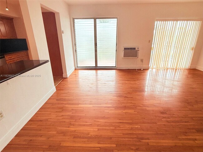 Foto del edificio - 1316 NE 105th St