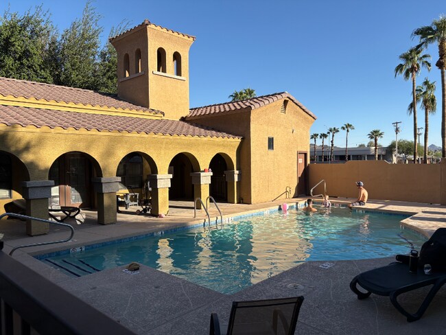 Foto del edificio - 1702 E Bell Rd