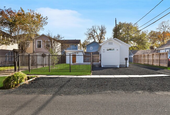 Building Photo - 520 W 15th St