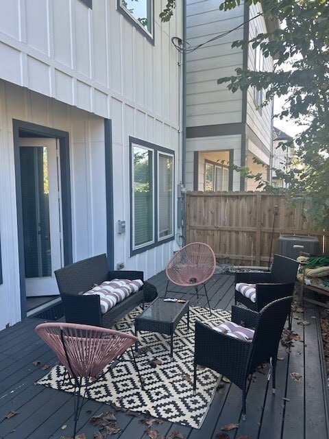 Building Photo - 6725 Parker Oaks Ln