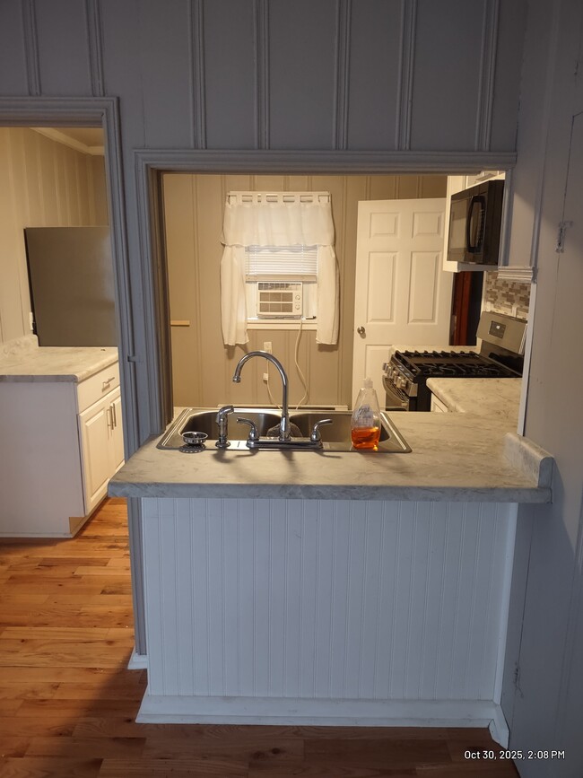 Building Photo - 218 Lawrence St