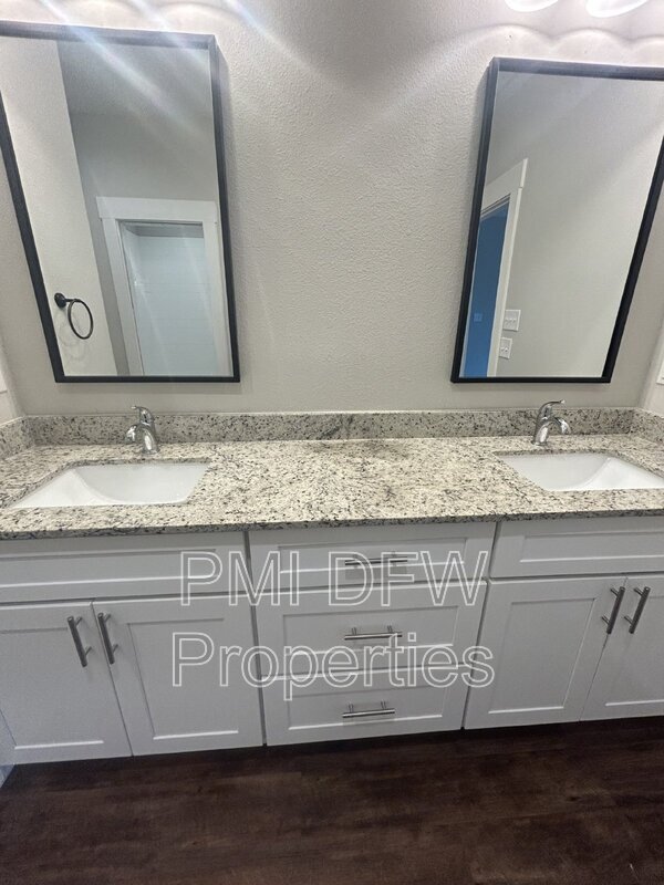Building Photo - 208 Stone Cir