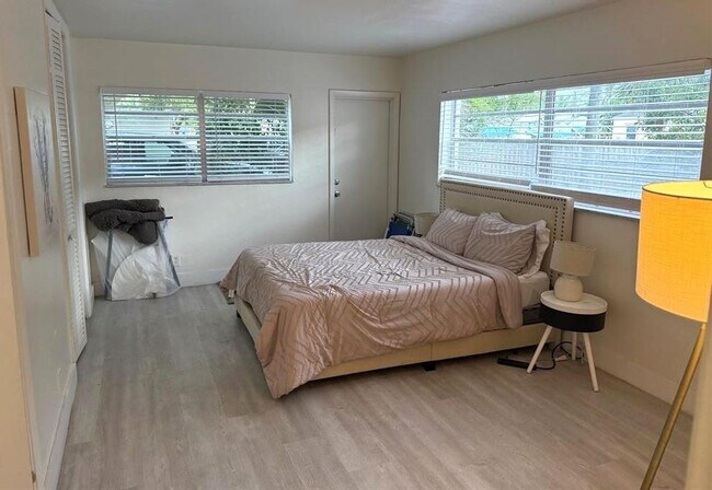 Foto del edificio - 1638 Plunkett St