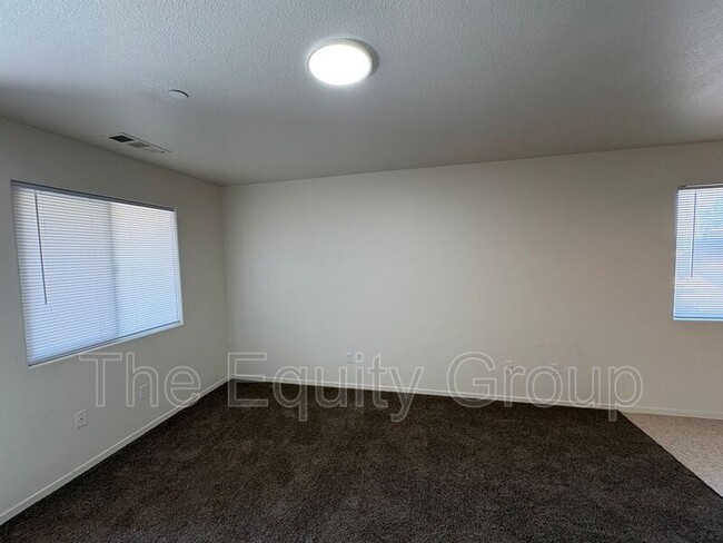 Building Photo - 2106 W Lark Ave