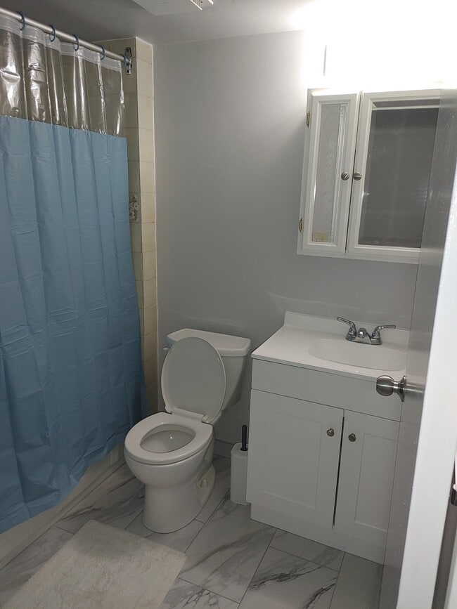 Building Photo - 723 Tecumseh Rd E