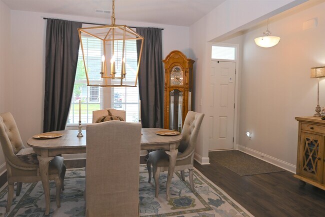 Foto del edificio - 2464 Campton Lp