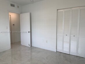 Building Photo - 7207 Bay Dr E
