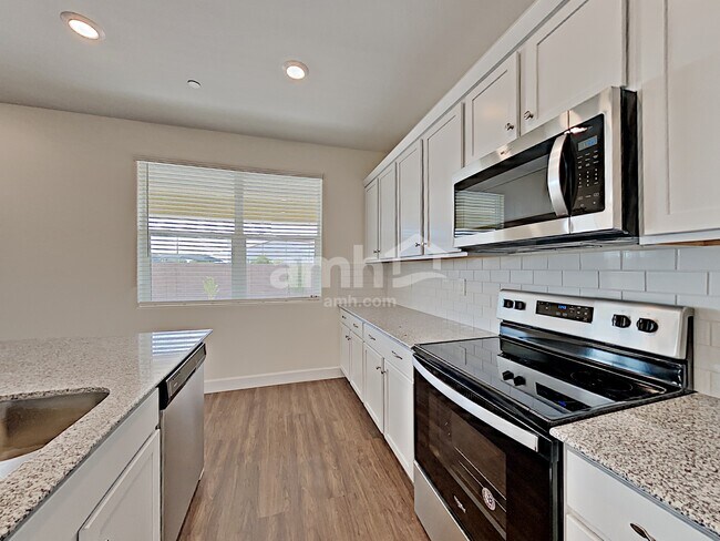 Building Photo - 5949 W Columbine Dr