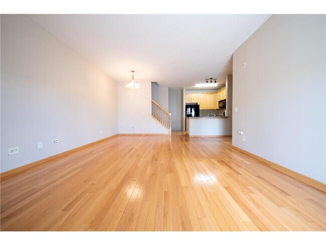 Foto del edificio - Spacious *3Bed*2Bath townhome Cottage Grove Available Sept 1.