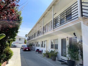 Building Photo - Blix, 10814-10818