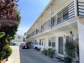 Building Photo - Blix, 10814-10818