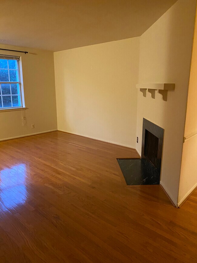 Sala de estar - 4641 28th Rd S