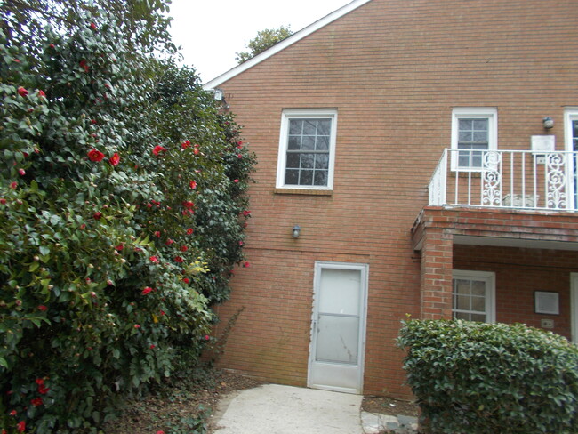 Building Photo - 1305 Marboro Dr