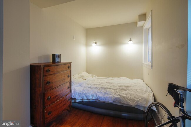 Building Photo - 2134 Locust Street Unit 4F