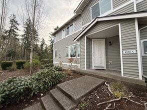 Building Photo - 1935 Garry Oaks Ave