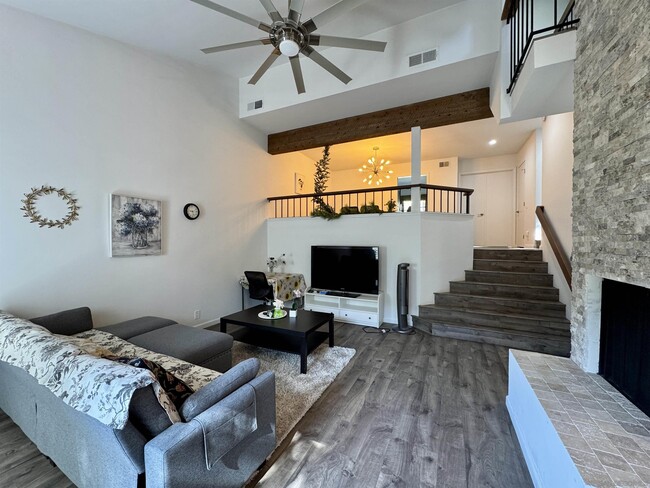 Building Photo - 3230 Caminito Eastbluff