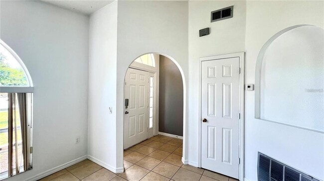 Foto del edificio - 16349 Coopers Hawk Ave