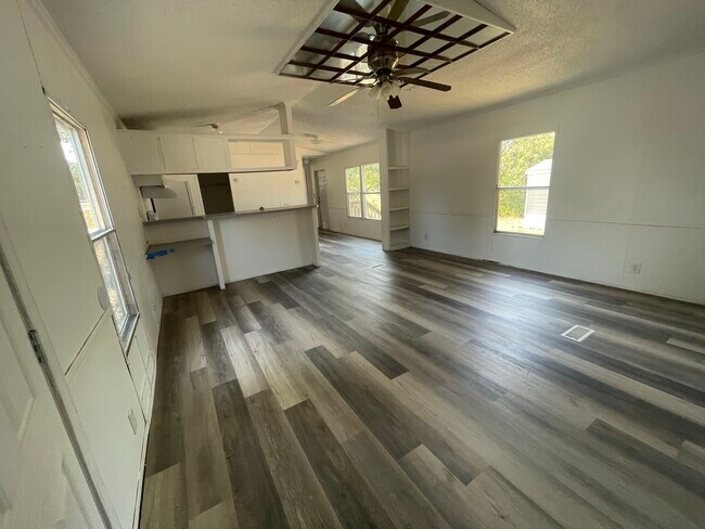 Building Photo - 110 Bella Holw