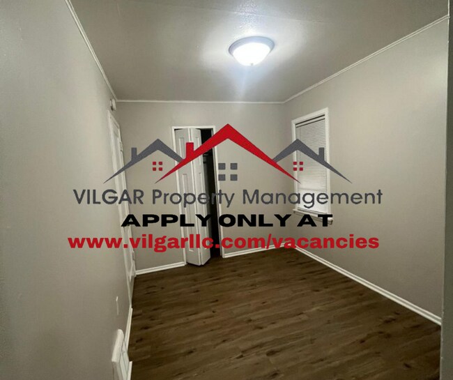 Building Photo - 3 spacious bedrooms, 1 bath home in Gary, IN