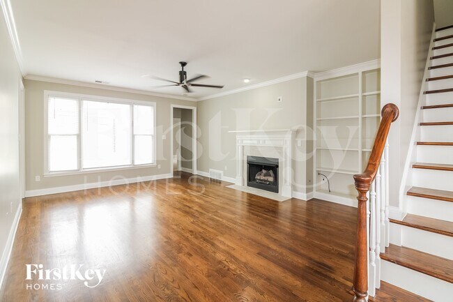 Building Photo - 8485 Farley Ave