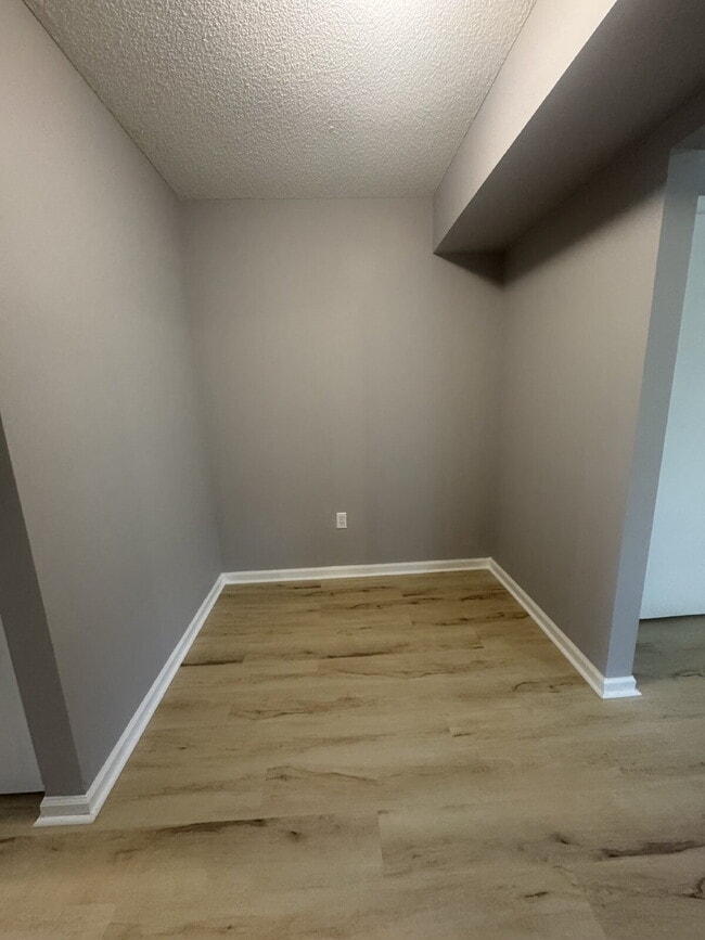 Foto del edificio - "Charming 1-Bedroom Townhouse Retreat in Hendersonville – Your Cozy Haven Awaits!"